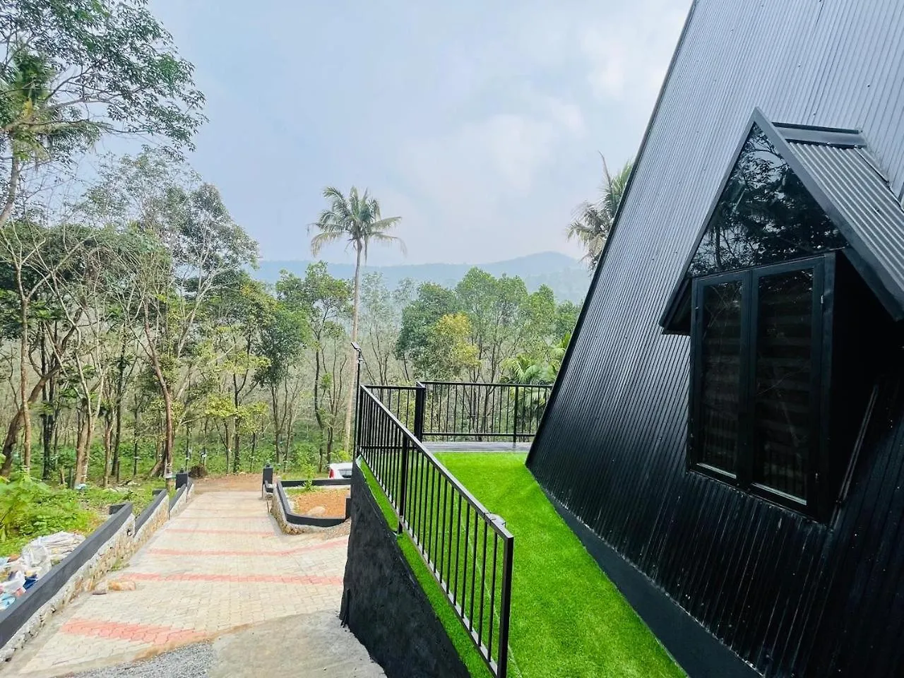 Zerahs Villa - Independent Villa, Athirappilly